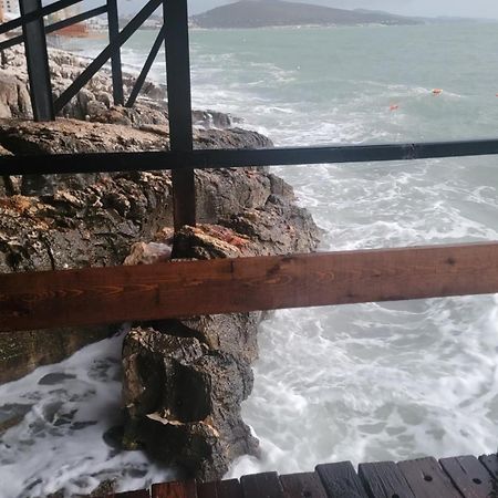 2F Saranda Apartment Bagian luar foto