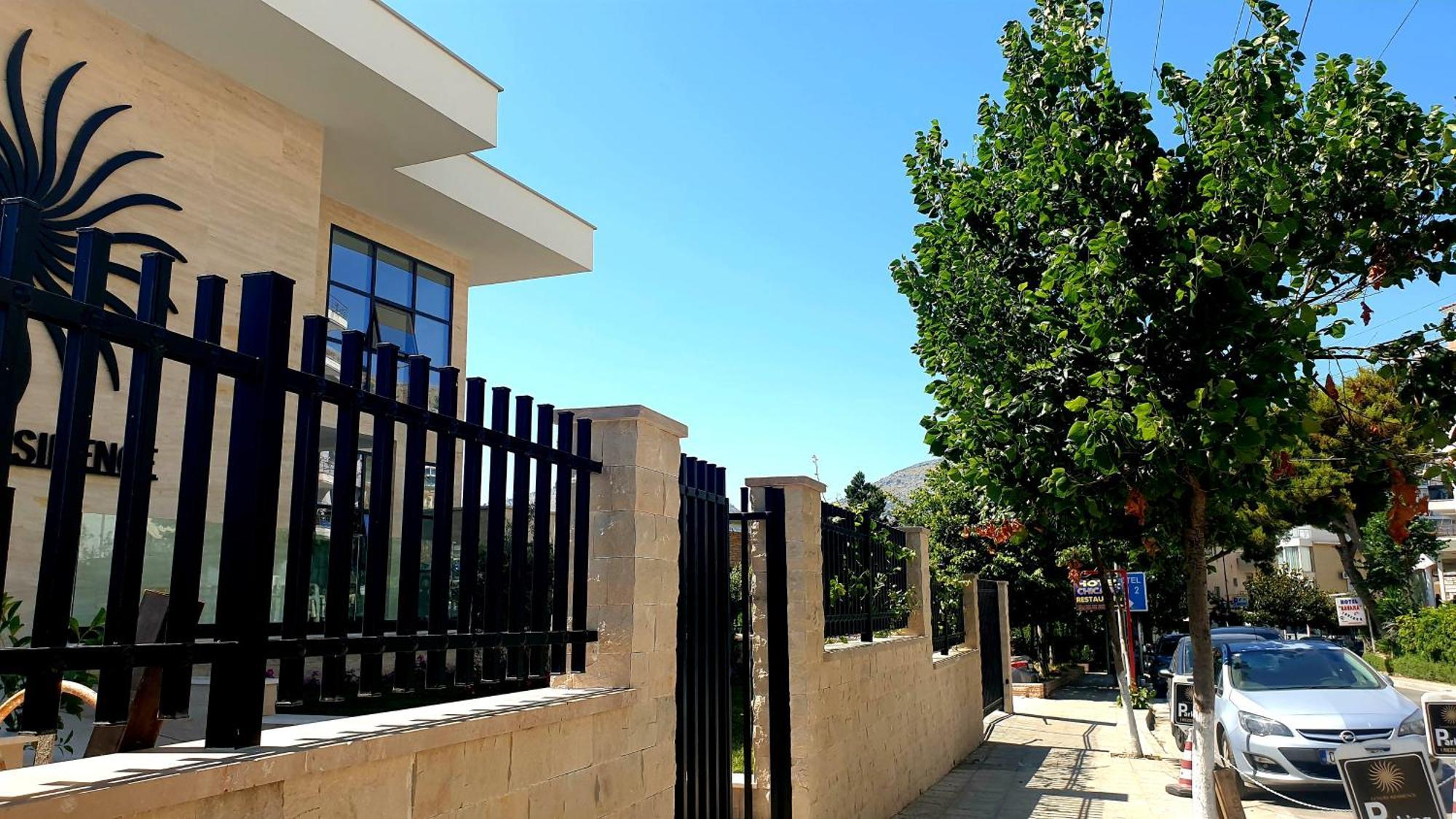 2F Saranda Apartment Bagian luar foto