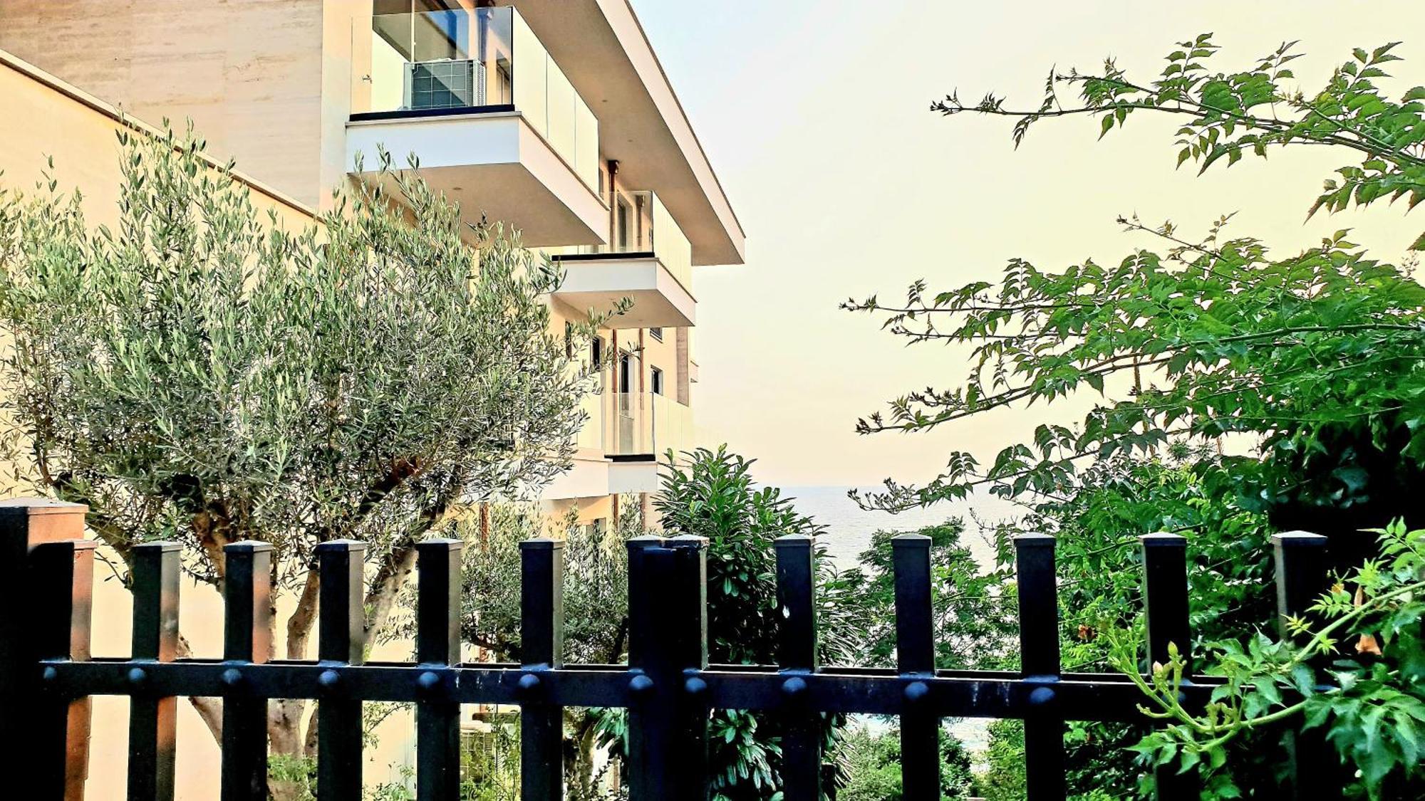 2F Saranda Apartment Bagian luar foto